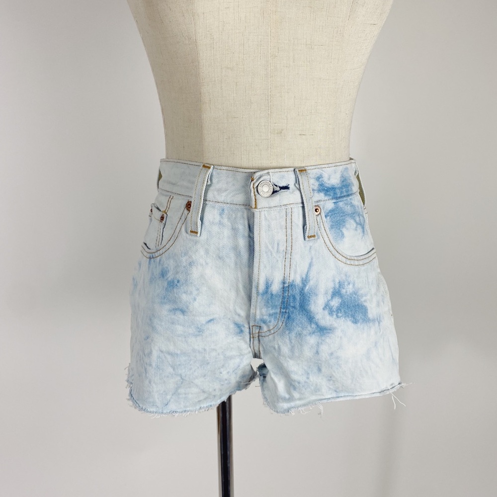 LEVIS 501 High Rise Bleached Light Wash Raw Hem Denim Shorts Womens 25